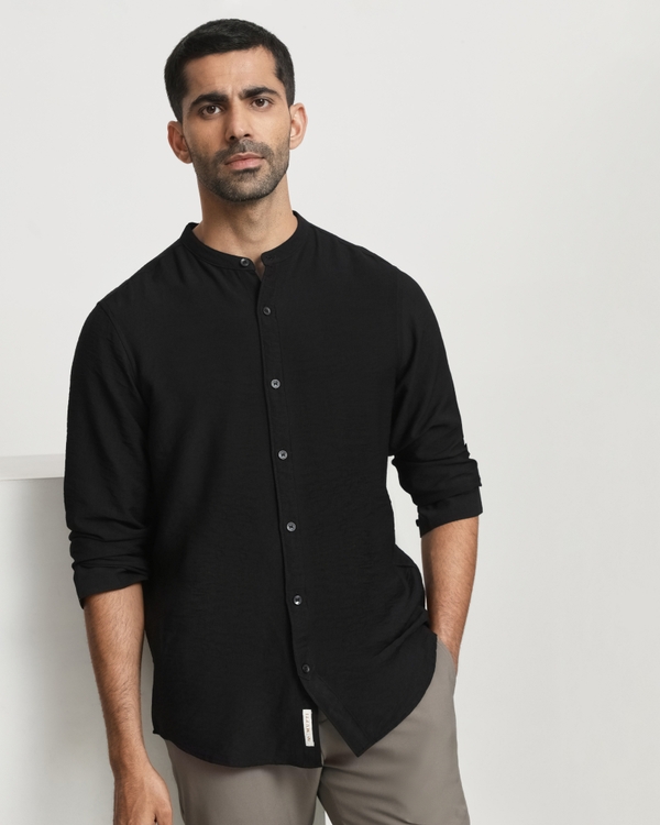 Black Textured Plain Slim Fit Casual Shirt